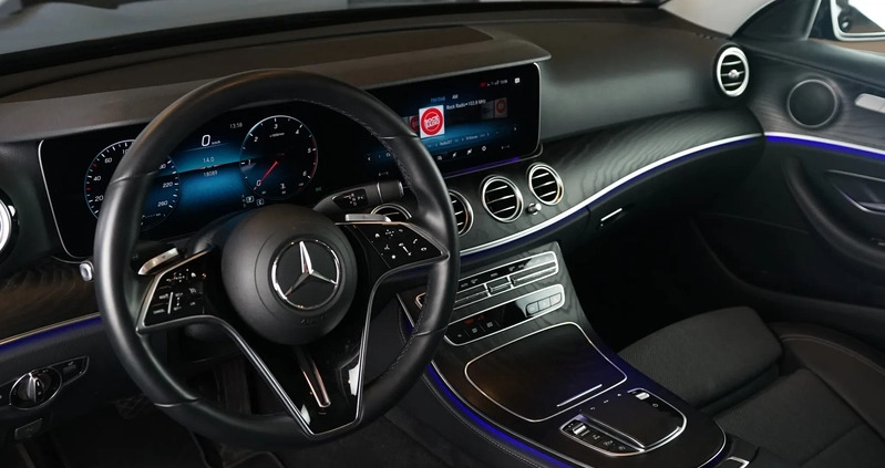 Mercedes-Benz Klasa E cena 197700 przebieg: 32700, rok produkcji 2022 z Stęszew małe 436